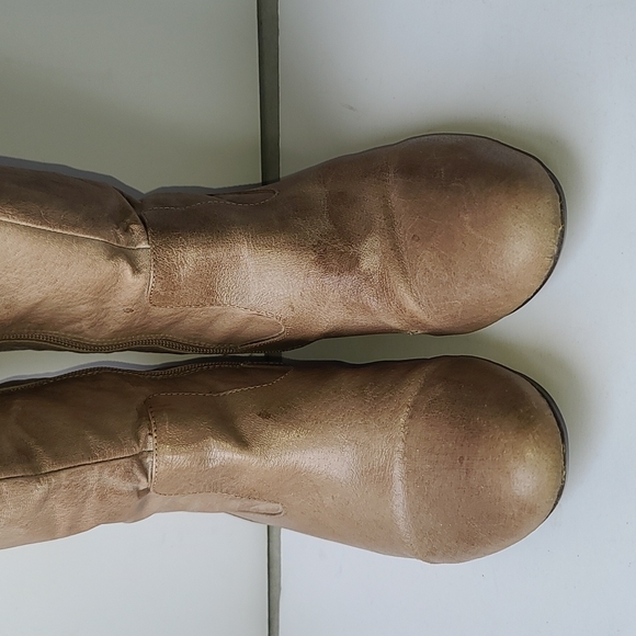 Two Lips Tan / Taupe Leather Boot. Zip Up. Size 8.5. Buckle Detail - Picture 3 of 6